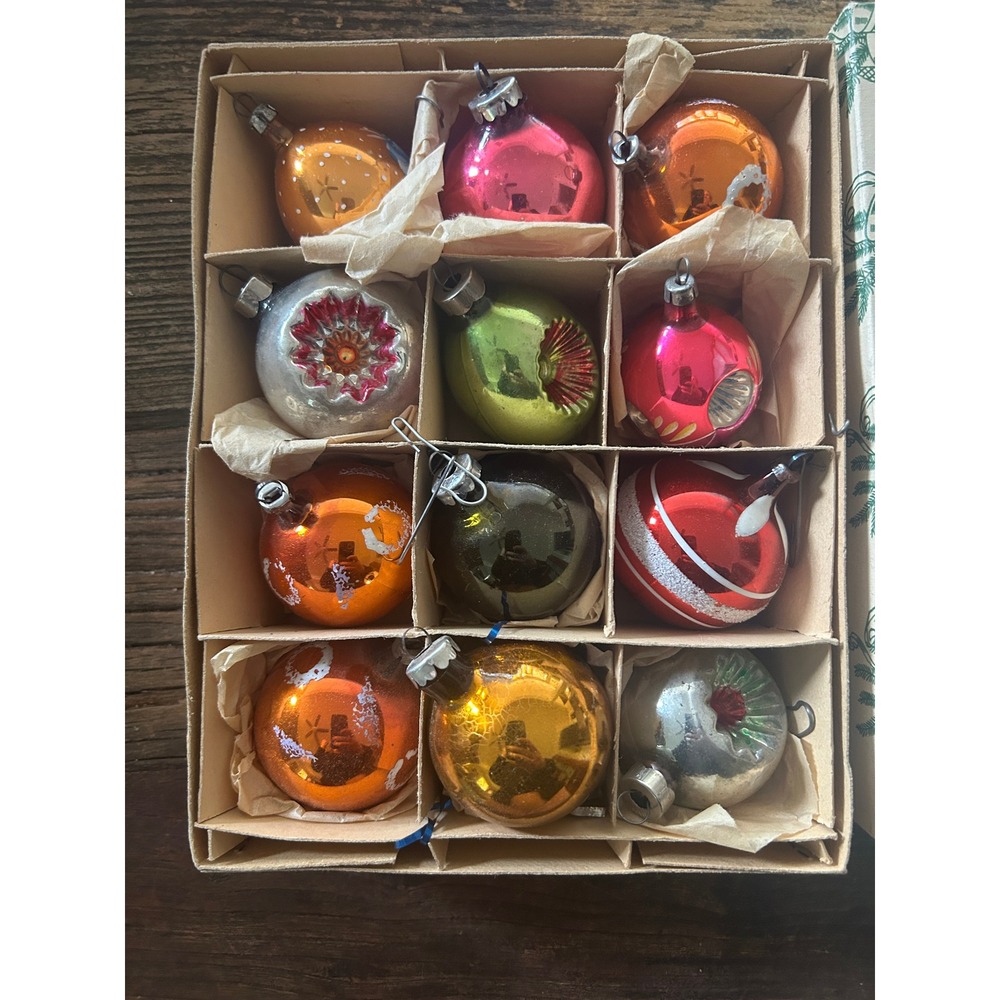 Vintage Glass Christmas Ornaments Set 12 Reflector Indent Hand Painted MCM Balls - Picture 3 of 6